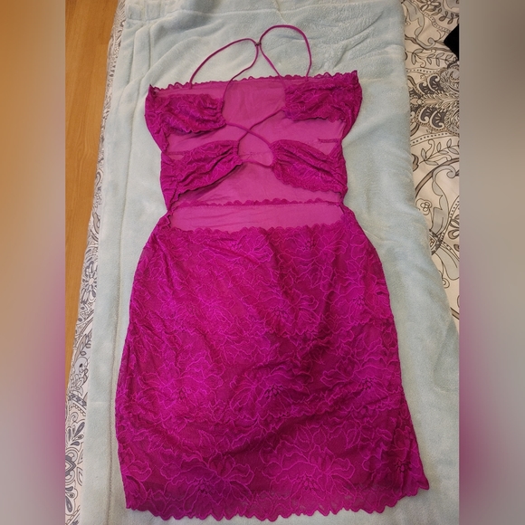 Guess pink lace dress - Picture 2 of 3